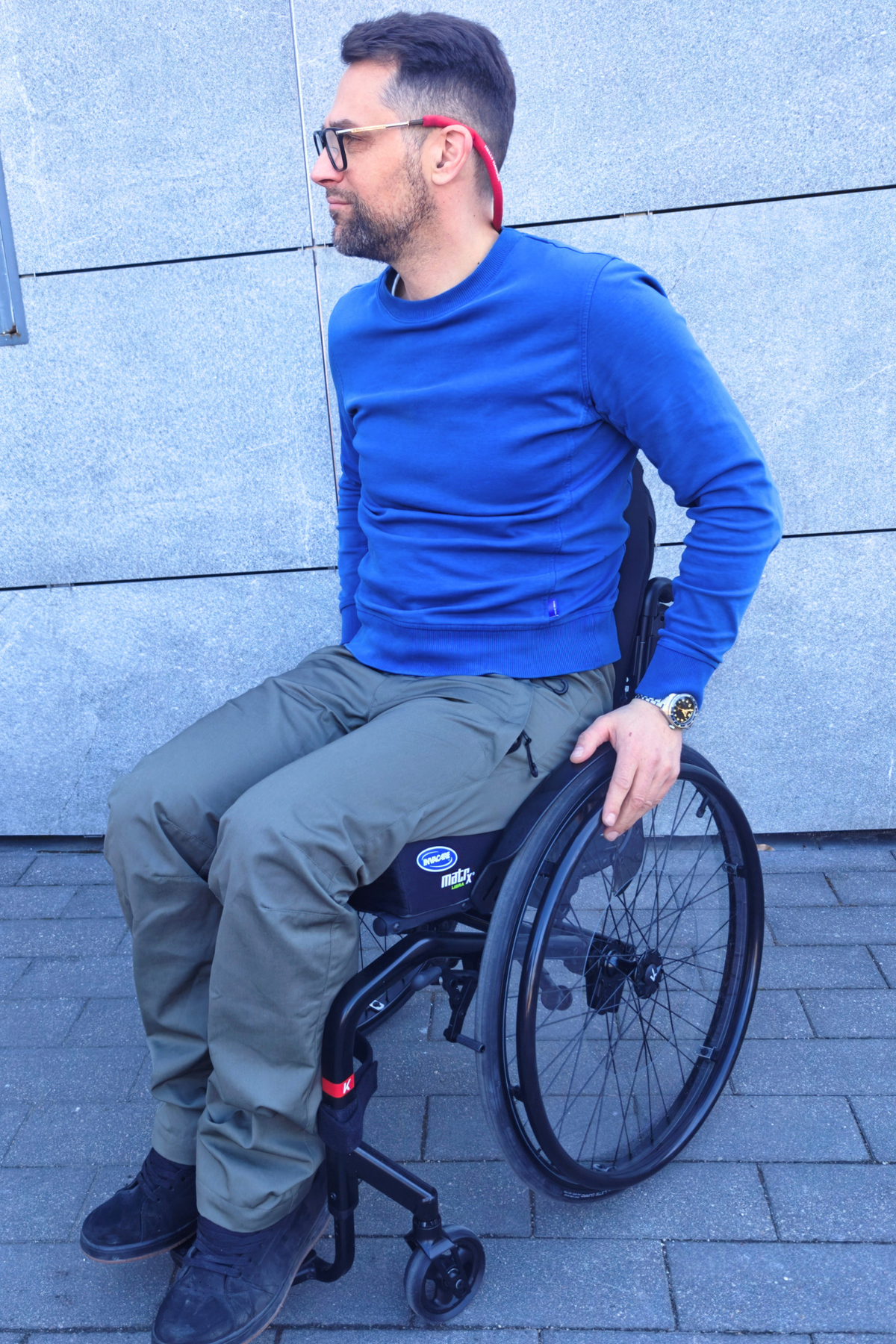 Men's wheelchair adaptive high functionality trousers
