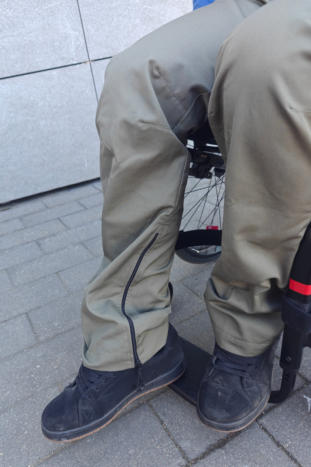Kargo 2.0: Augsti funkcionālas bikses ratiņkrēsla lietotājiem