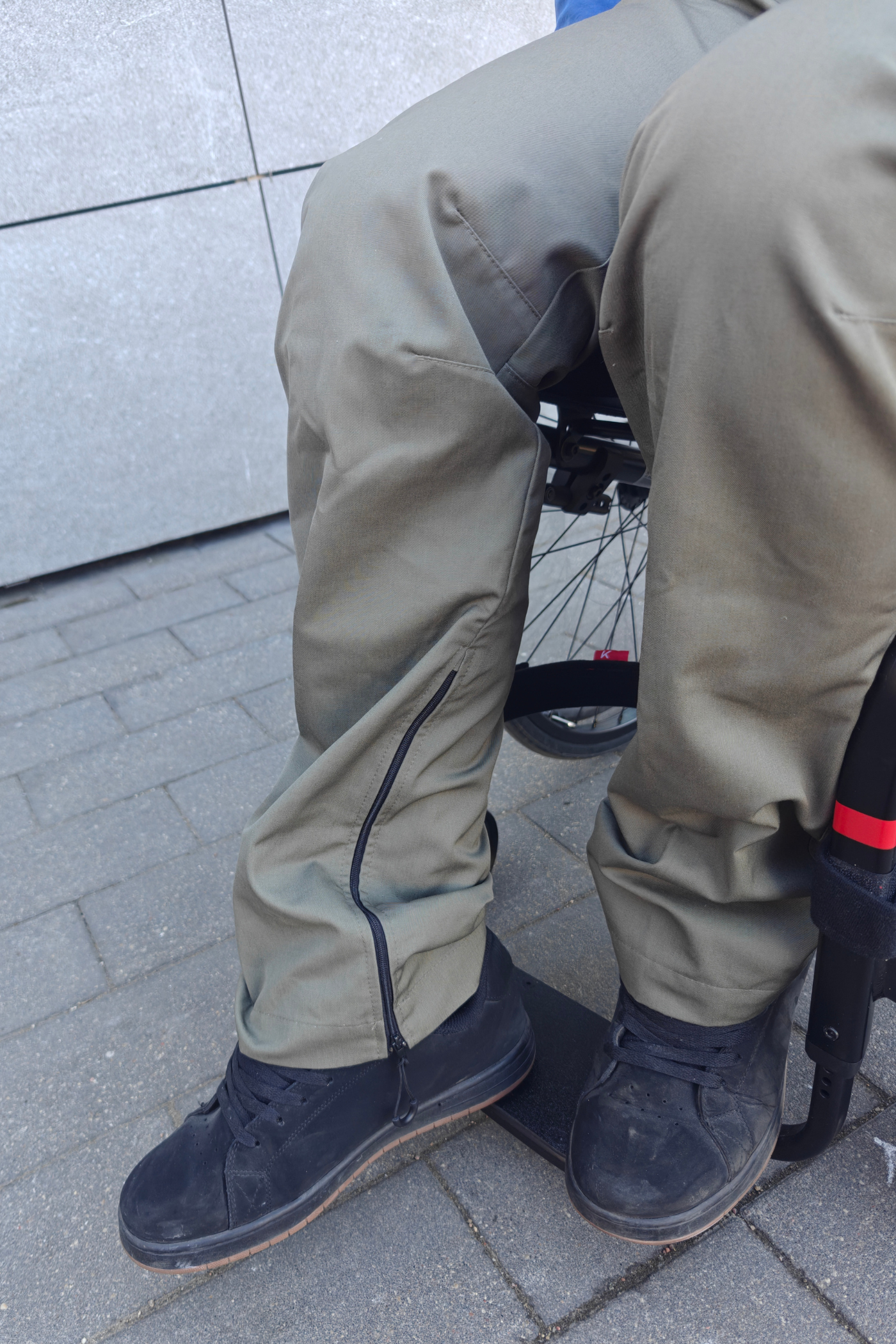 Kargo 2.0: Augsti funkcionālas bikses ratiņkrēsla lietotājiem