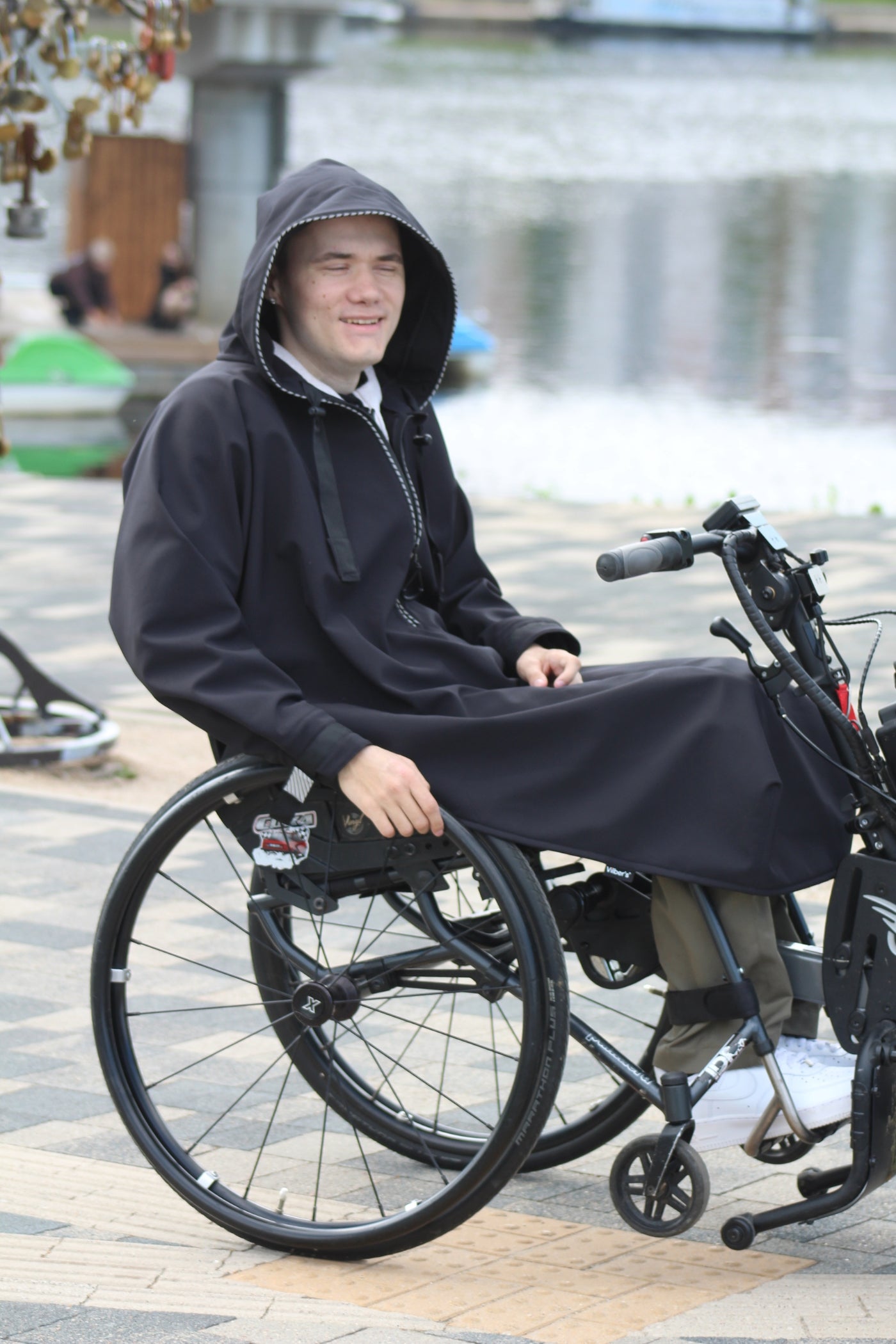 Ratiņkrēslam piemērots elpojošs lietusmētelis