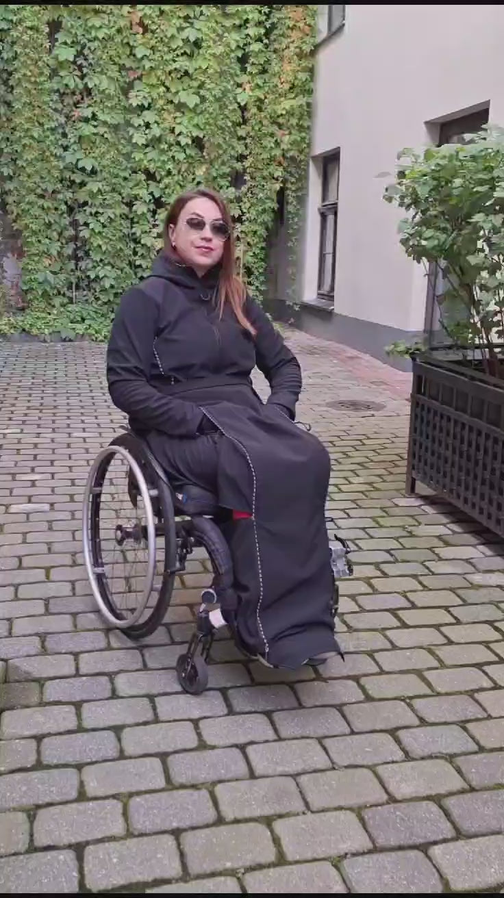 Wheelchair blanket with reflective elements and magnetic closure