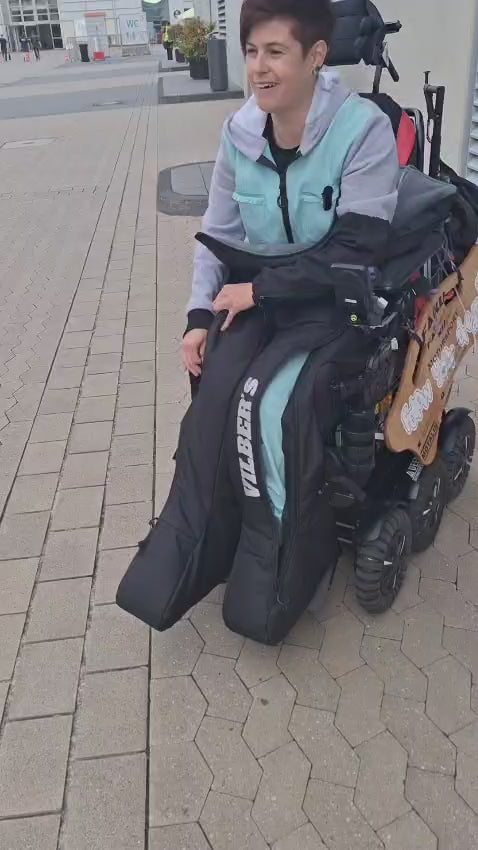 Racer Extreme Pro wheelchair footmuff for extreme weather and wintersports